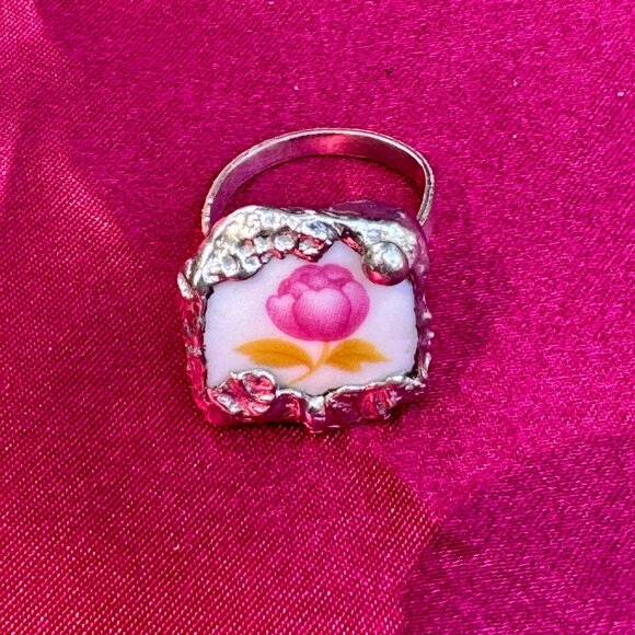 Artisan-crafted Broken China Ring with a Silver Spoon Band & Boho-Metalwork 7.5 - Picture 2 of 12